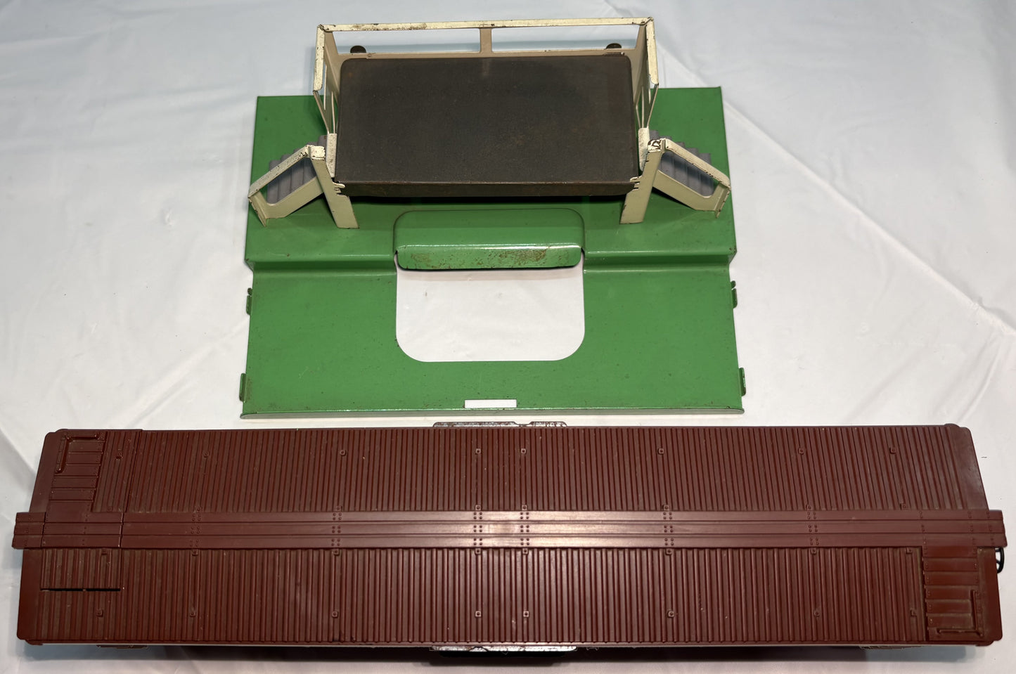 Lionel Post War 3662 Automatic Refrigerated Milk Car with Platform