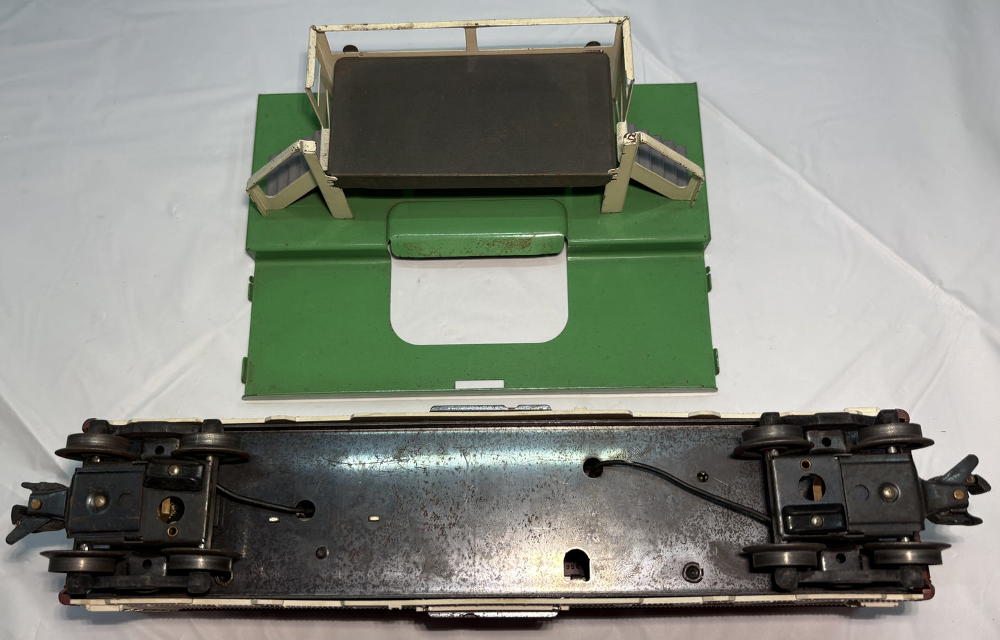 Lionel Post War 3662 Automatic Refrigerated Milk Car with Platform
