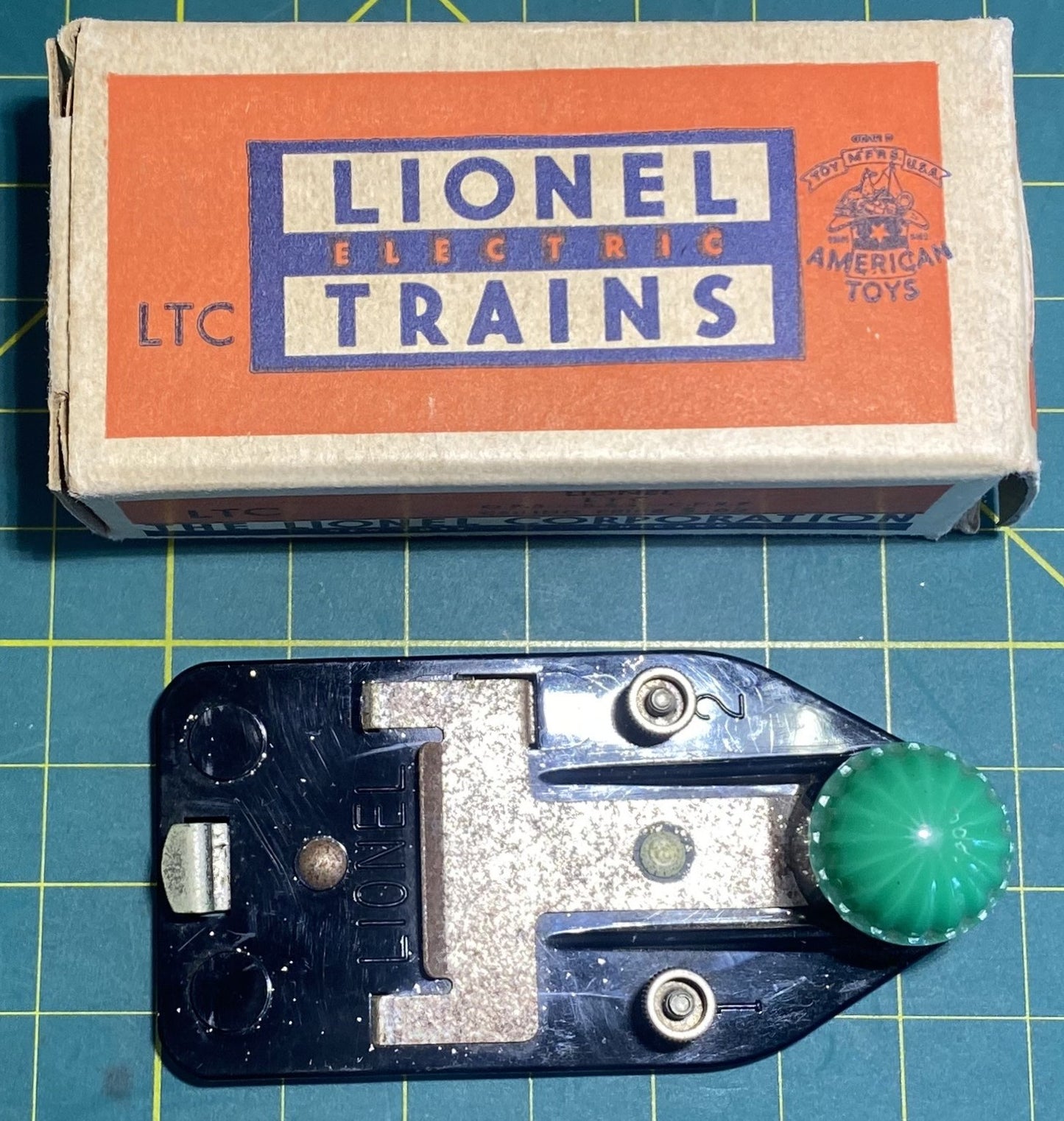 Lionel Post War Lockon with Light