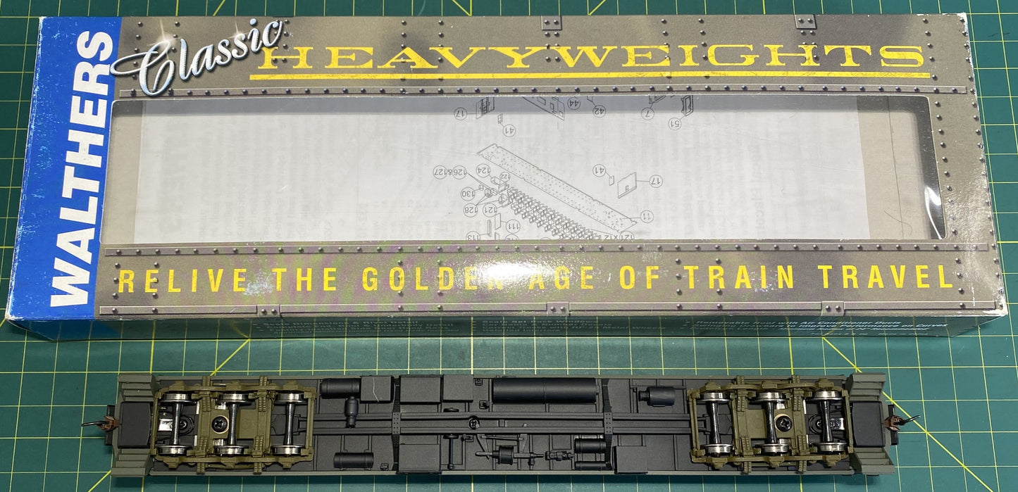 Walthers Santa Fe 932 10102 Style Heavyweight 70' Coach Pullman Green w/black Roof