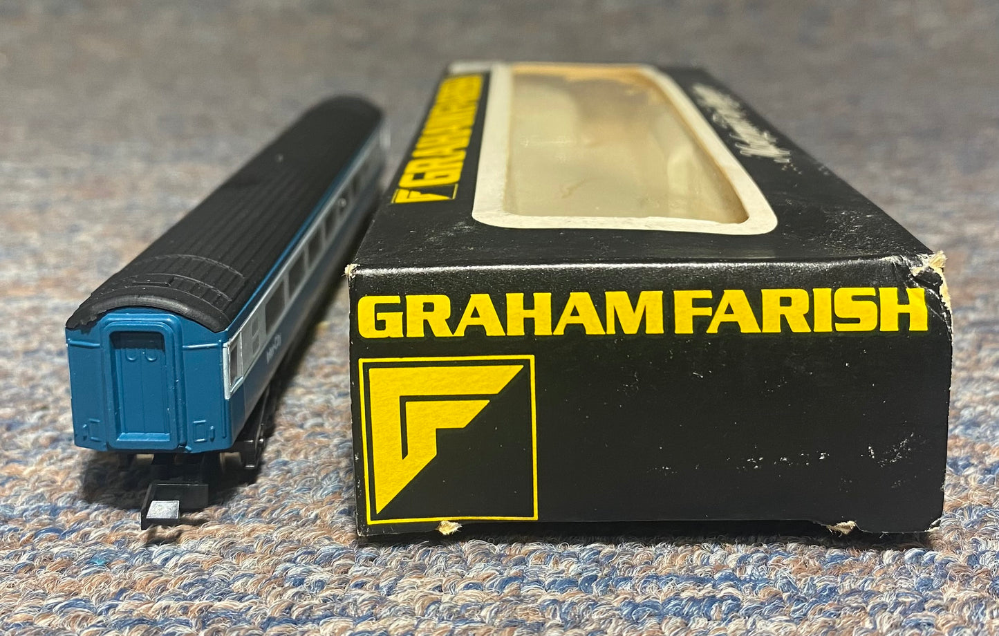 Graham Farish #0705 BR 75ft Mk III Bogie Coach (TS) Blue/Grey