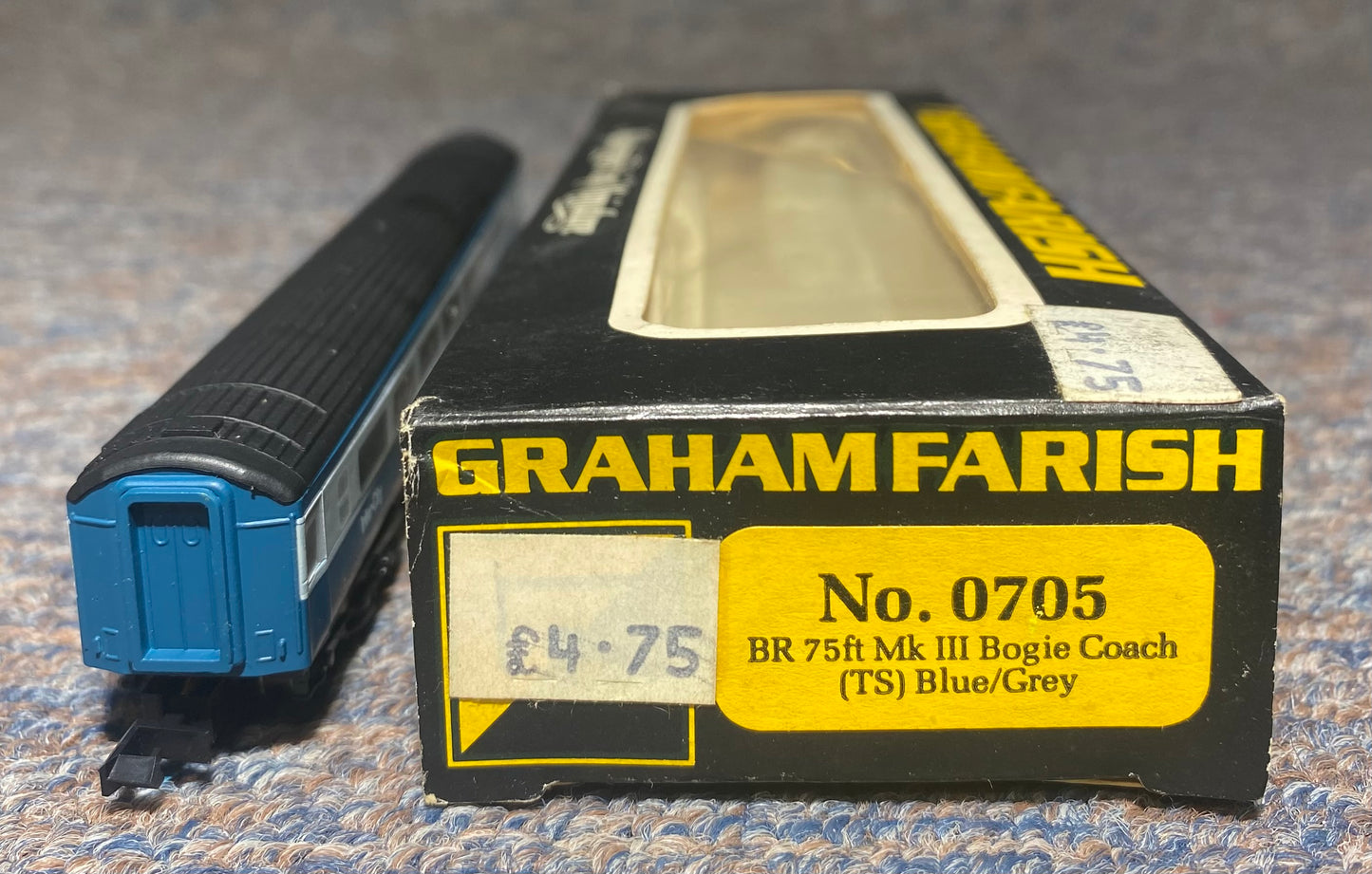 Graham Farish #0705 BR 75ft Mk III Bogie Coach (TS) Blue/Grey