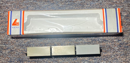 Lima Flat Car #320484 with 3 Containers