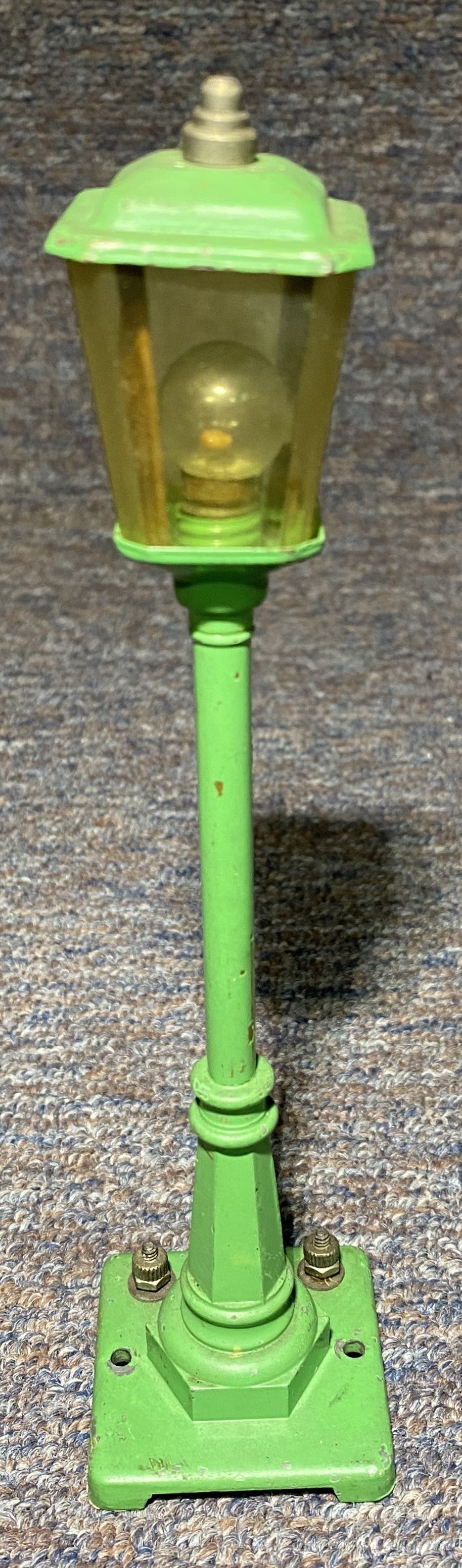 Lionel Pre War #56 Pea Green Lamp Post