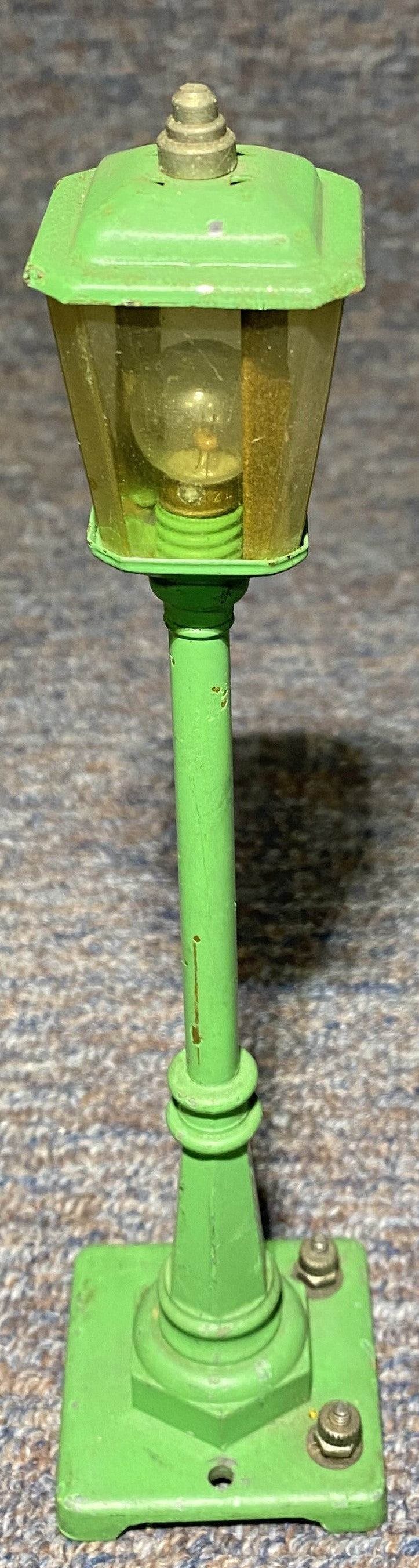 Lionel Pre War #56 Pea Green Lamp Post