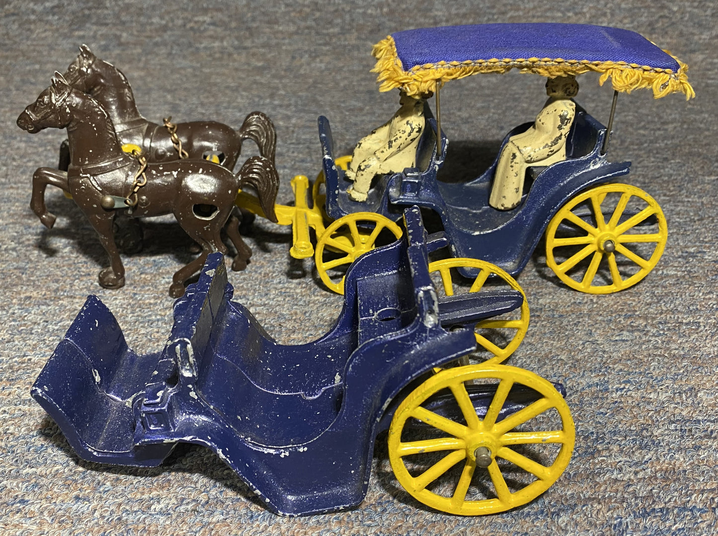 VINTAGE ORIGINAL STANLEY TOY HORSES & CARRIAGE WITH EXTRA CARRIAGE