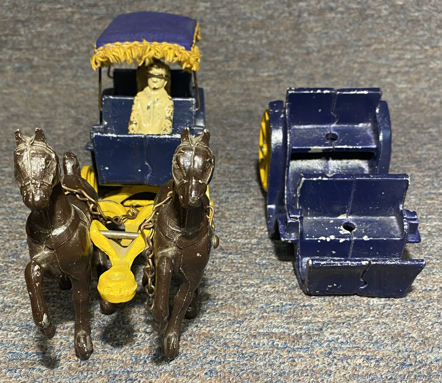 VINTAGE ORIGINAL STANLEY TOY HORSES & CARRIAGE WITH EXTRA CARRIAGE