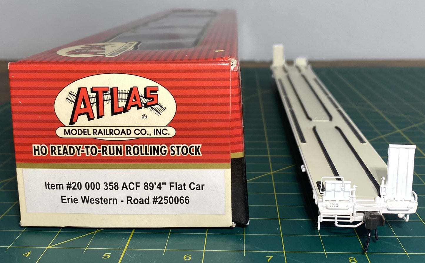 Atlas 20 000 358 ACF 89’4” Flat Car Erie Western – Road #250066