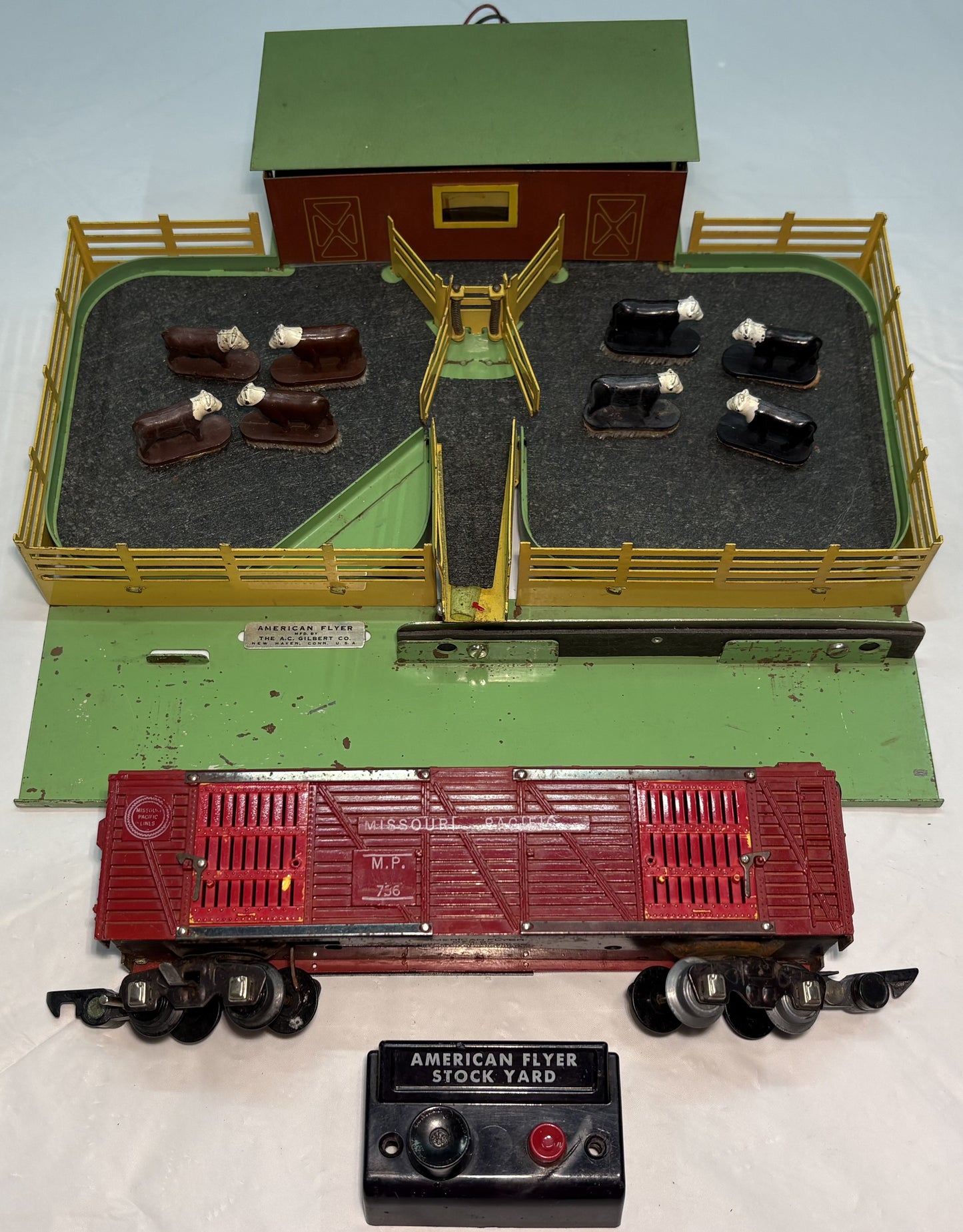 American Flyer 771 Operating Stock Yard & Car 736
