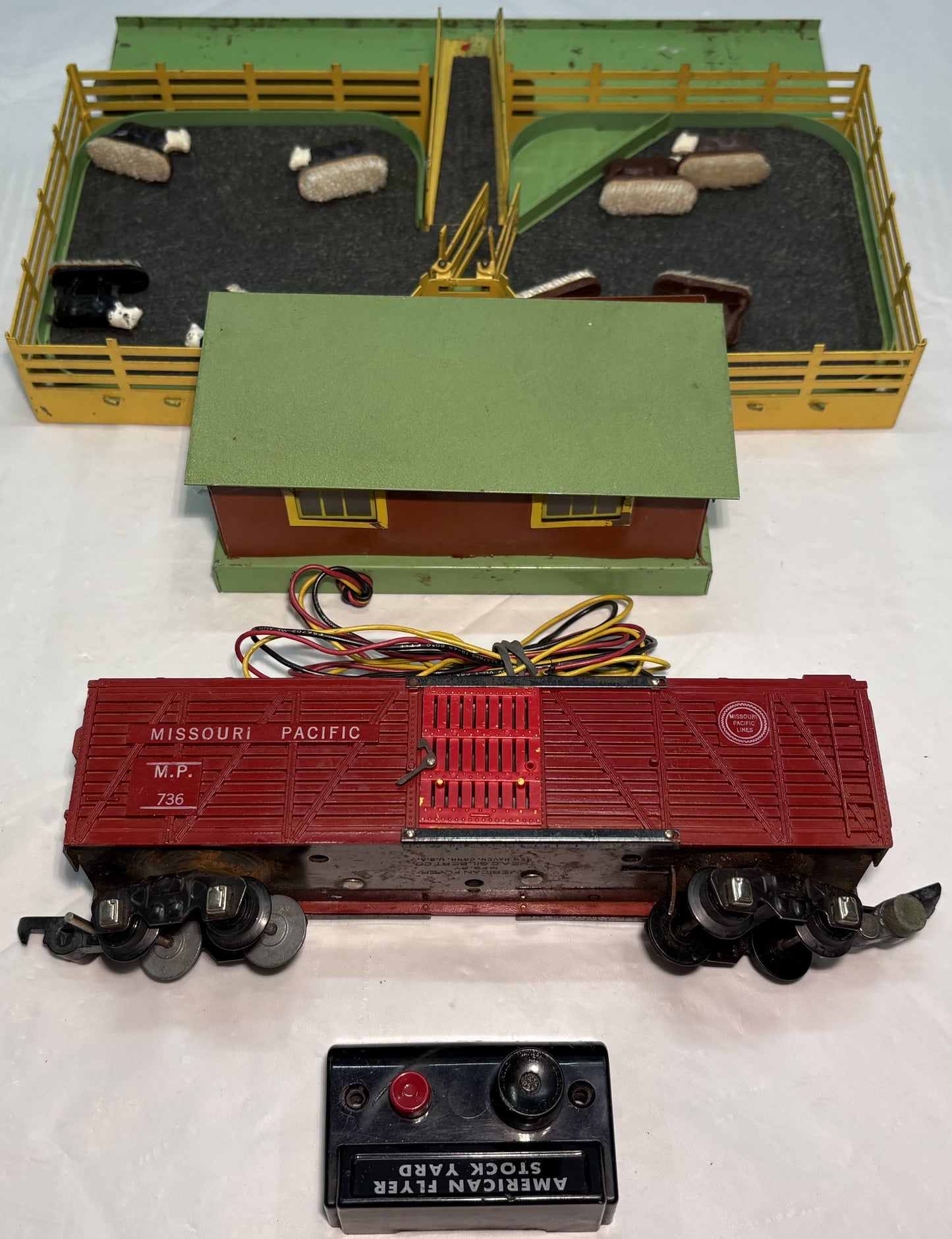 American Flyer 771 Operating Stock Yard & Car 736