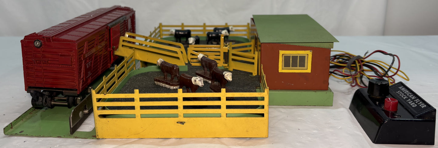 American Flyer 771 Operating Stock Yard & Car 736