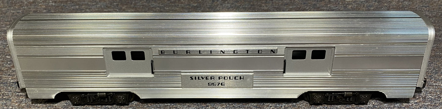 Lionel #9576 Burlington Silver Pouch Baggage Car