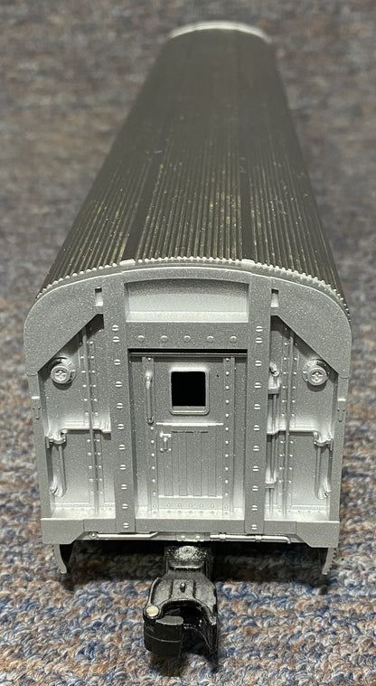 Lionel #9576 Burlington Silver Pouch Baggage Car