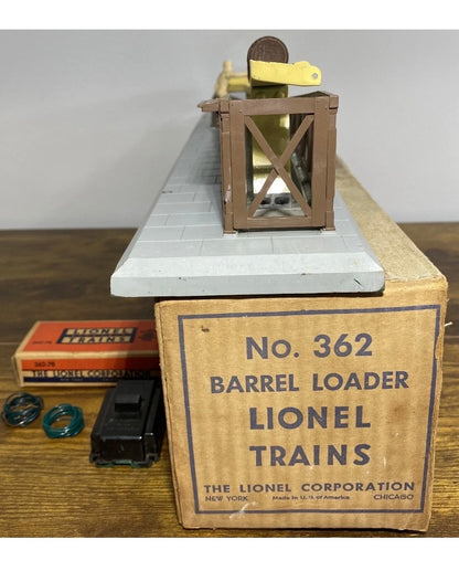 Lionel Post War Barrel Loader #362