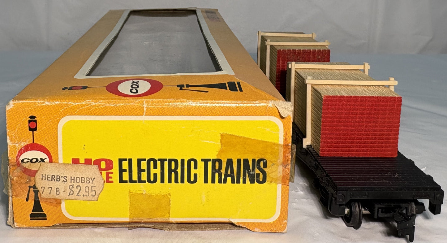 Cox 6152-1 Flat Car w/Lumber Loads