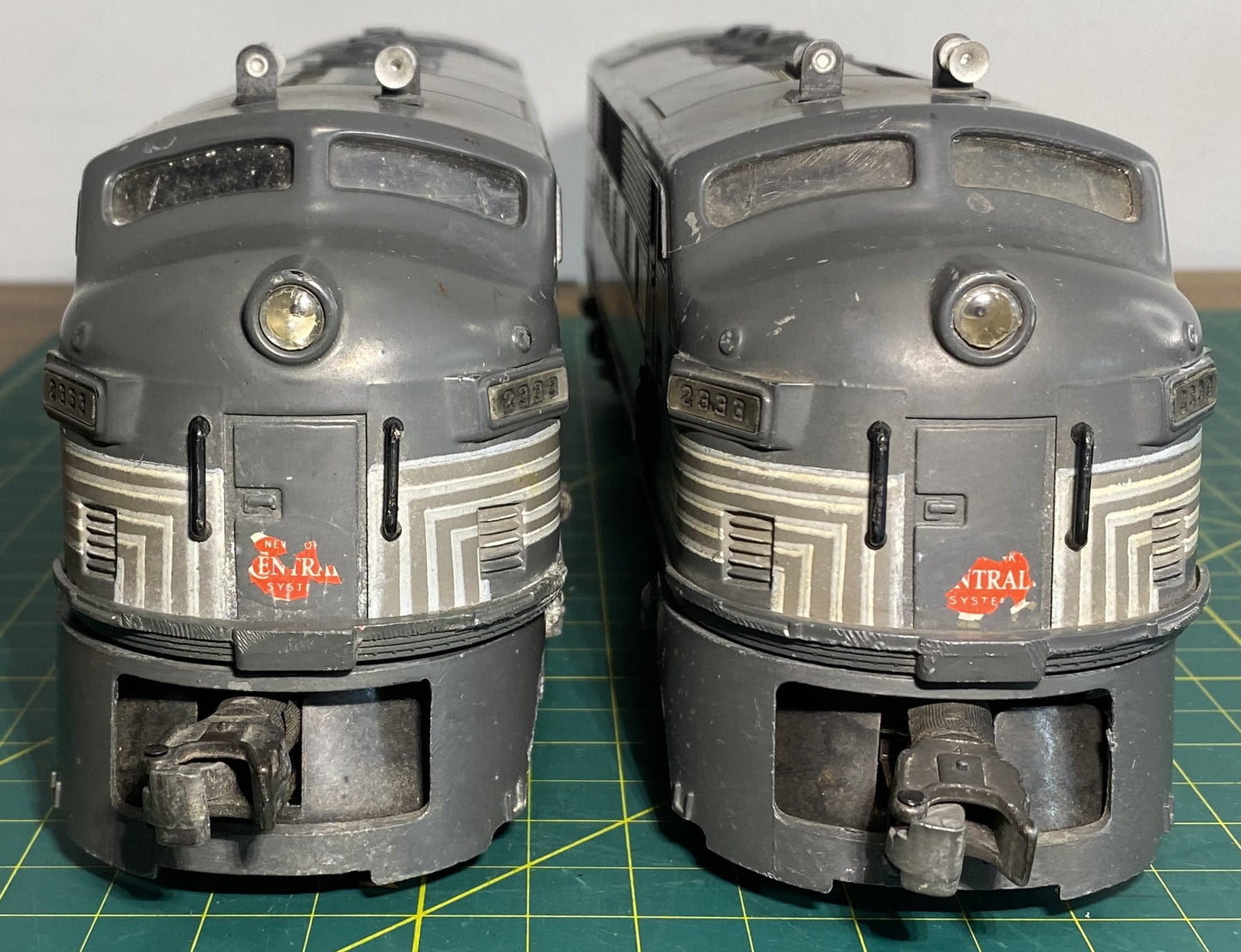 Lionel Post War 2333 Diesel New York Central