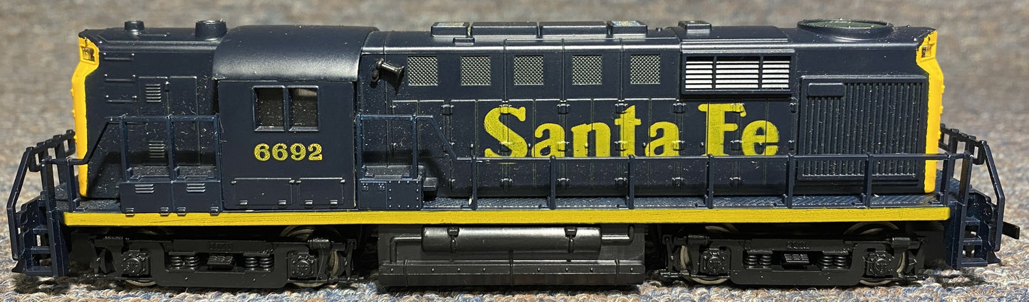 AHM HO Scale Santa Fe GP38 Diesel Locomotive #6692