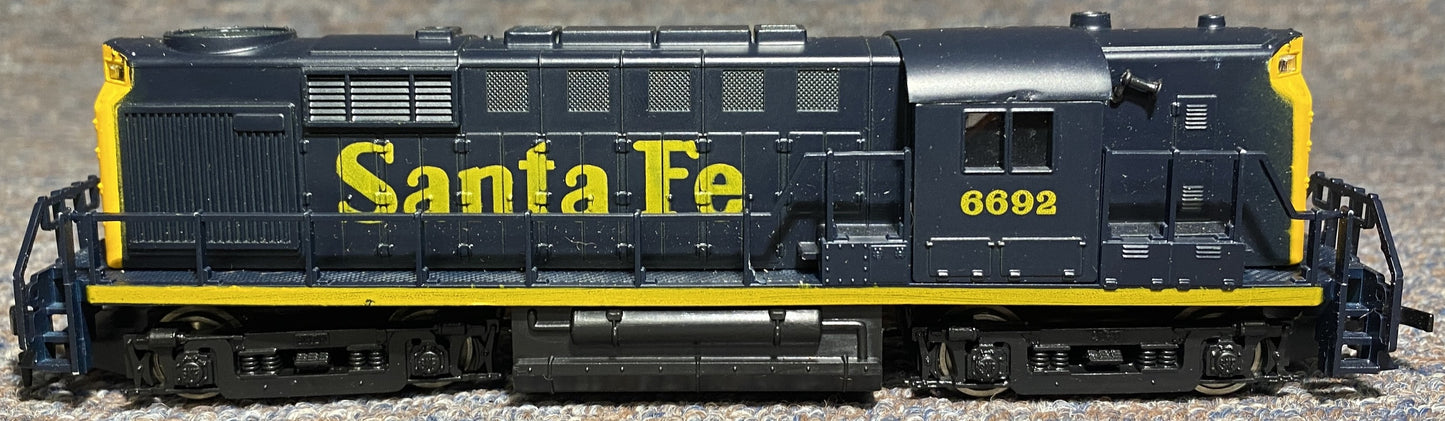 AHM HO Scale Santa Fe GP38 Diesel Locomotive #6692