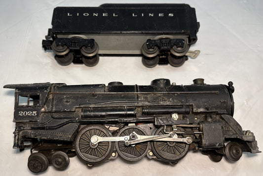 Lionel Post War 2025 Steam Locomotive with Tender