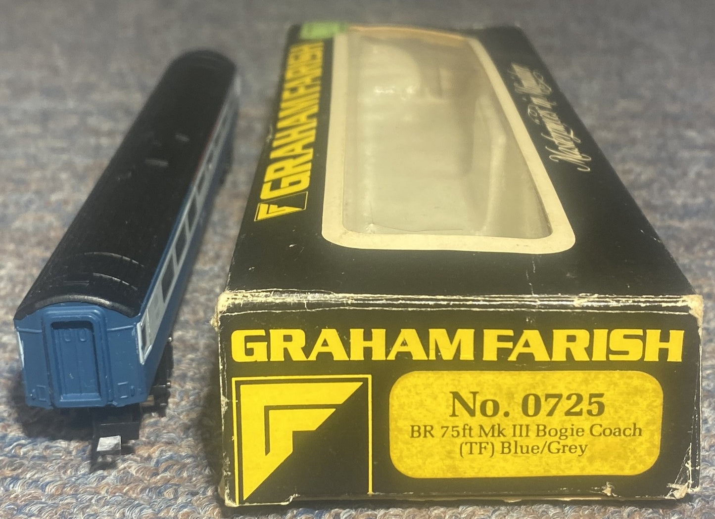 Graham Farish #0725 BR 75ft Mk III Bogie Coach (TS) Blue/Grey