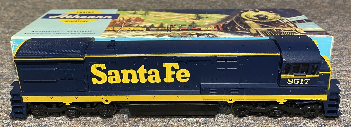 Athearn General Electric U33C #8517 Santa Fe Diesel Locomotive