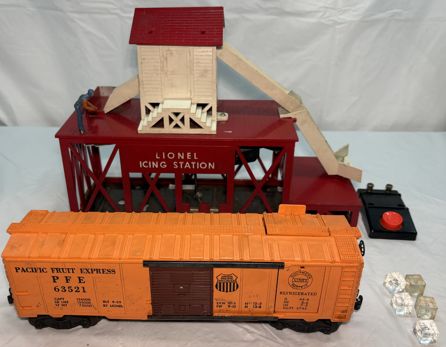 Lionel Post War 352 Operating Icing Station