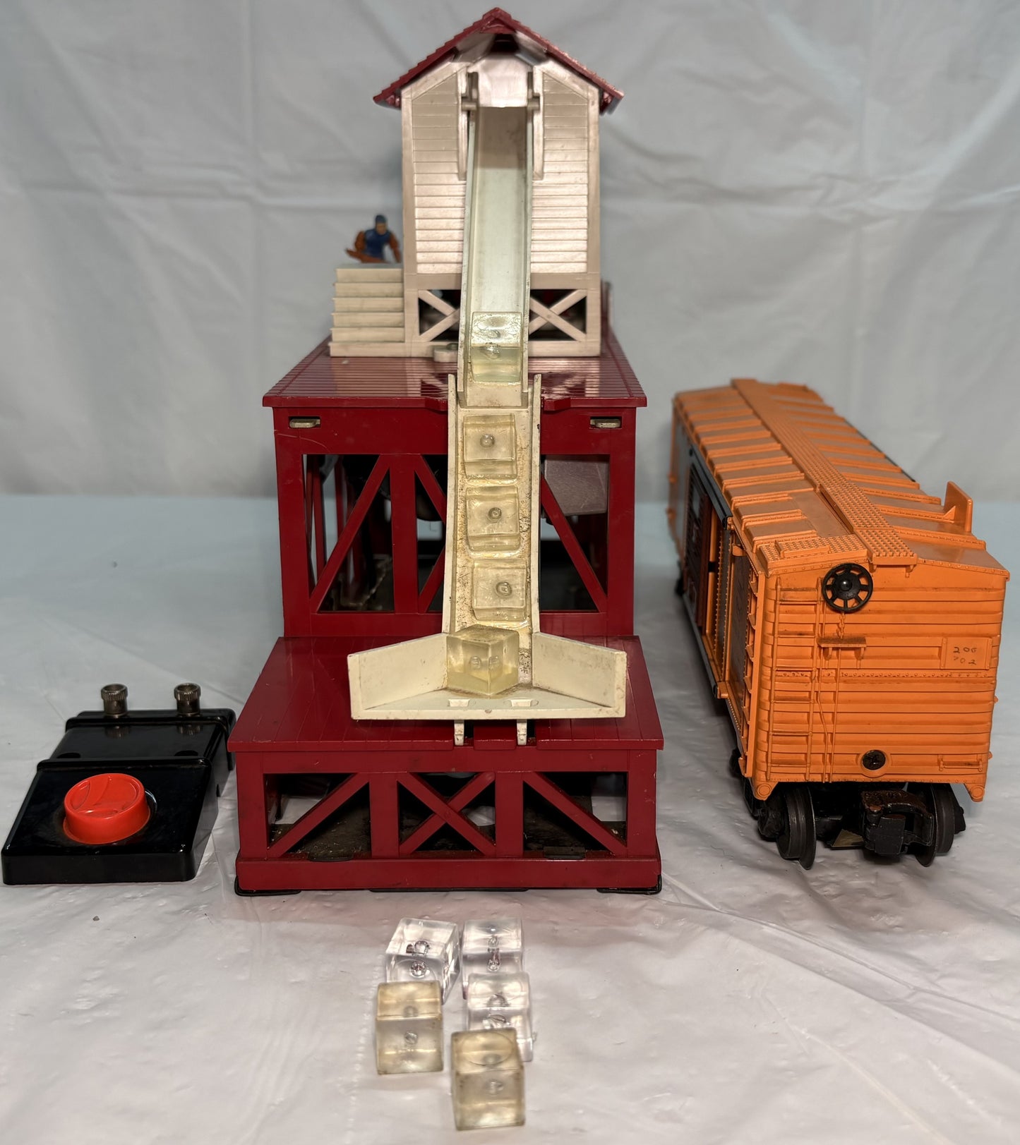 Lionel Post War 352 Operating Icing Station