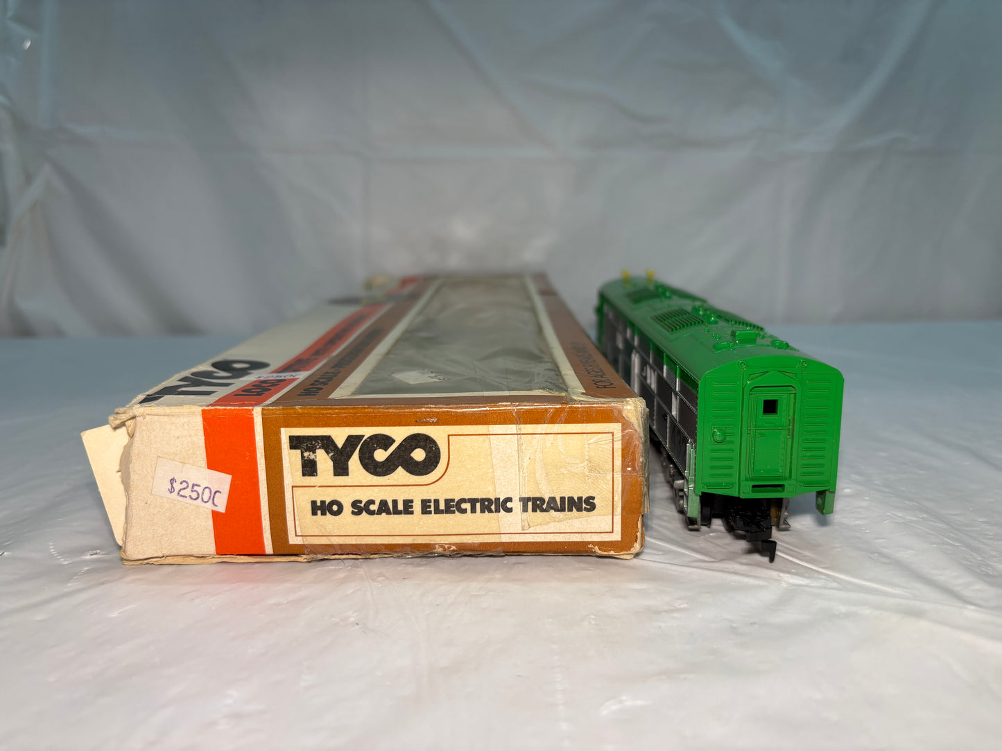 Tyco 255-17 Burlington Northern E7A Diesel Locomotive #432