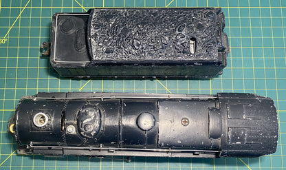 Lionel Post War 2055 Steam Locomotive with Tender