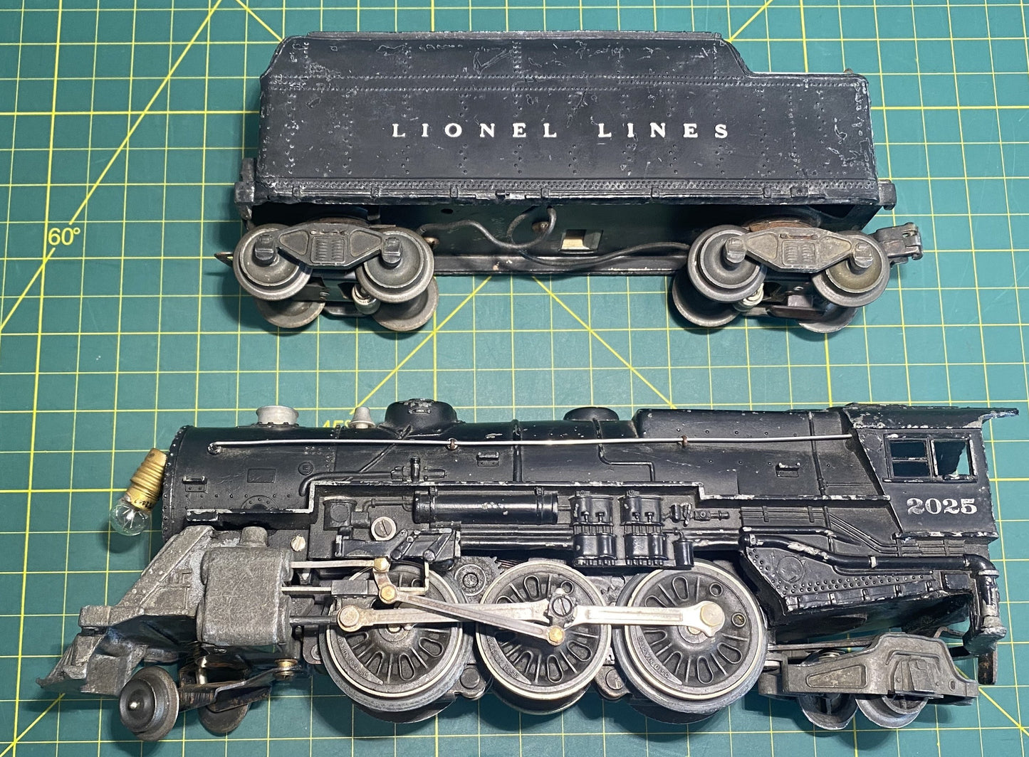 Lionel Post War 2055 Steam Locomotive with Tender