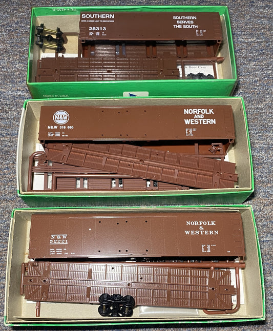 Bowser Southern Box Cars #3-1209 and #3-1705 and #55404