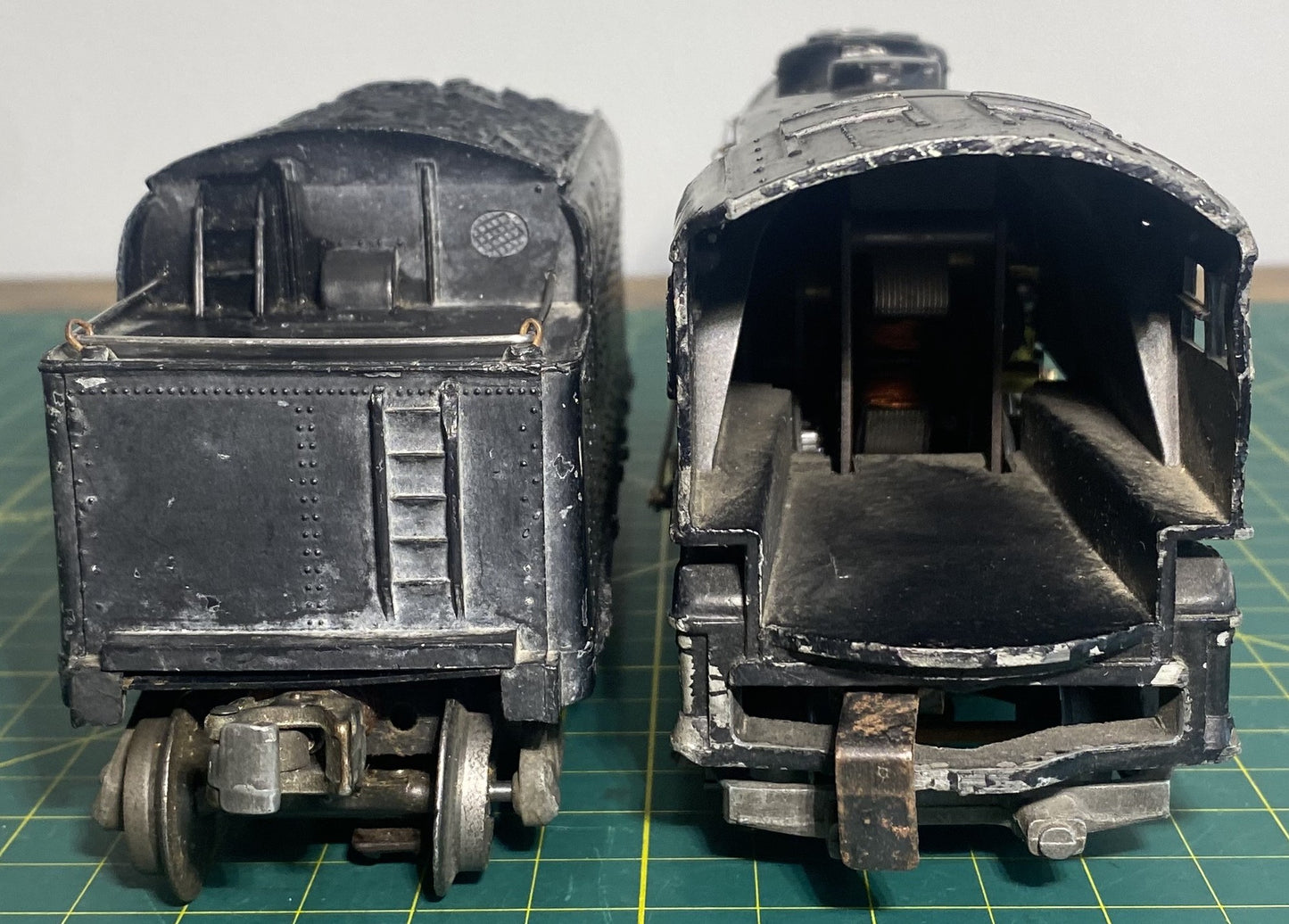 Lionel Post War 2055 Steam Locomotive with Tender