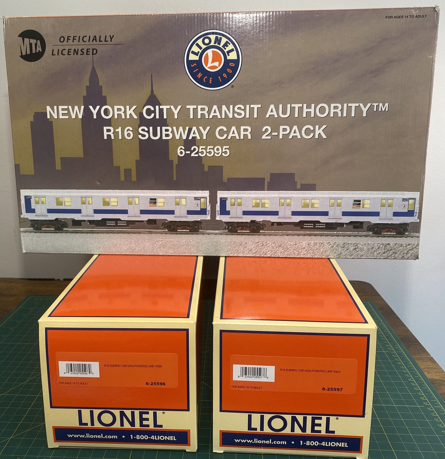 Lionel 6-31797 New York City Transit Authority R16 Subway Set and 6-25595 2-Pack Set