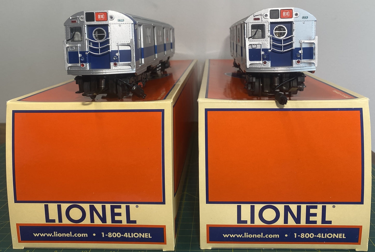 Lionel 6-31797 New York City Transit Authority R16 Subway Set and 6-25595 2-Pack Set