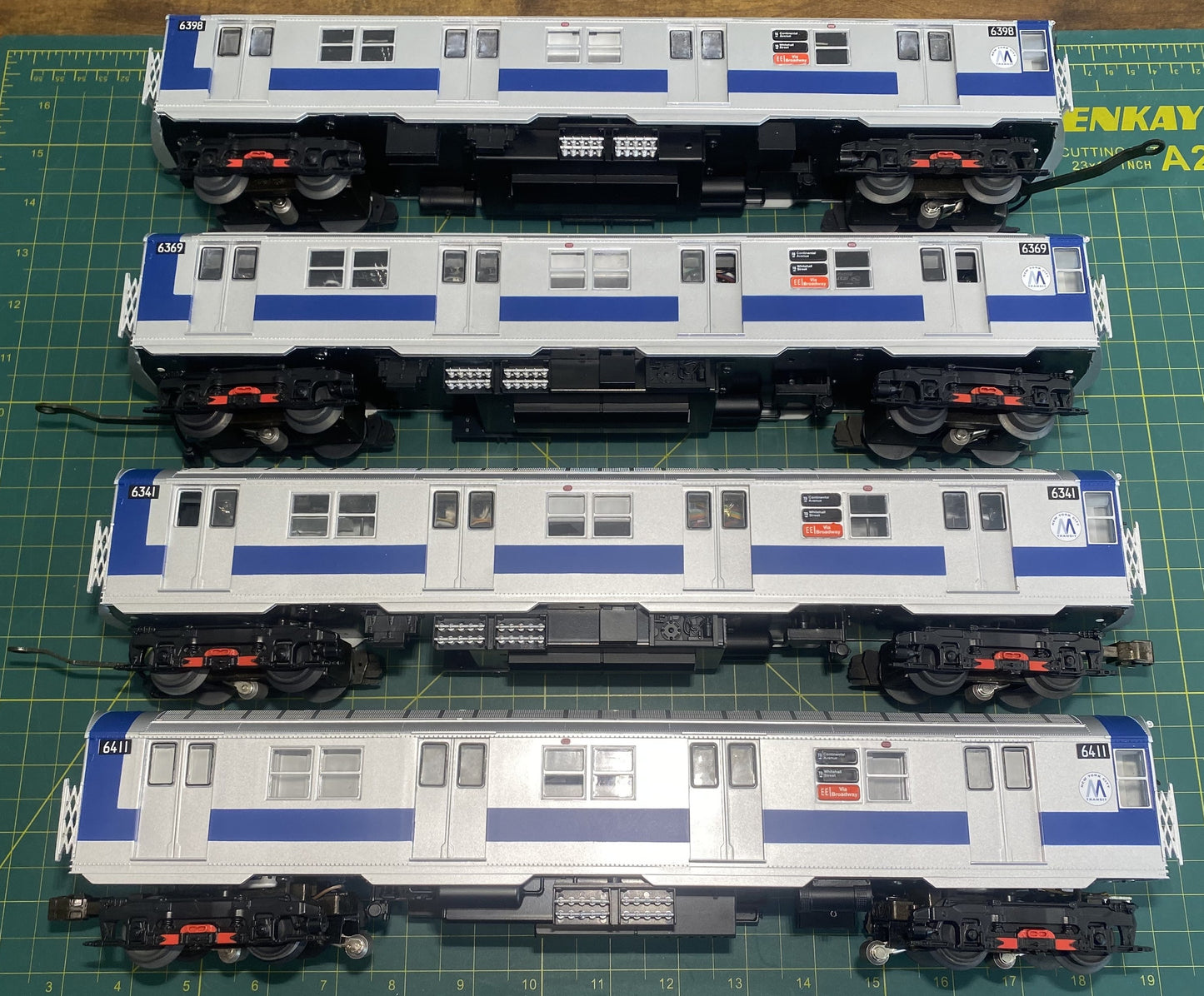 Lionel 6-31797 New York City Transit Authority R16 Subway Set and 6-25595 2-Pack Set