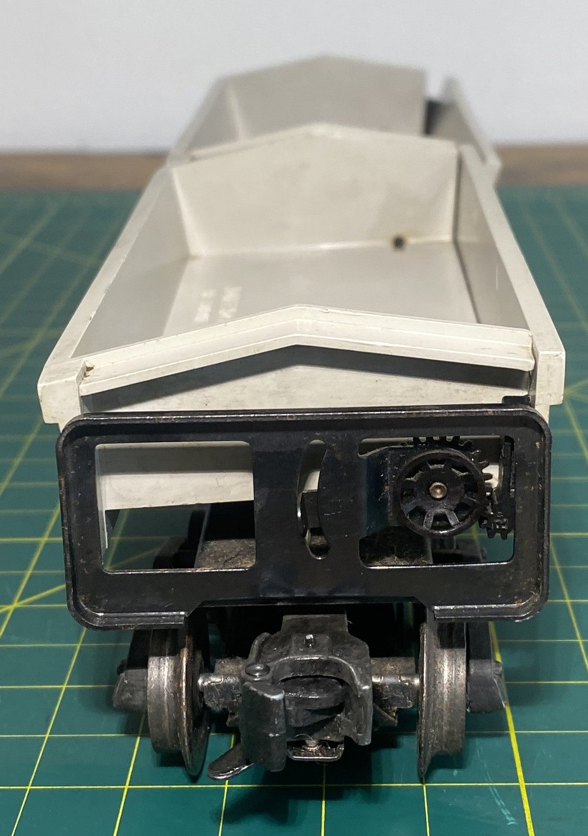 Lionel Post War 3359 Twin Bin Coal Dump Car