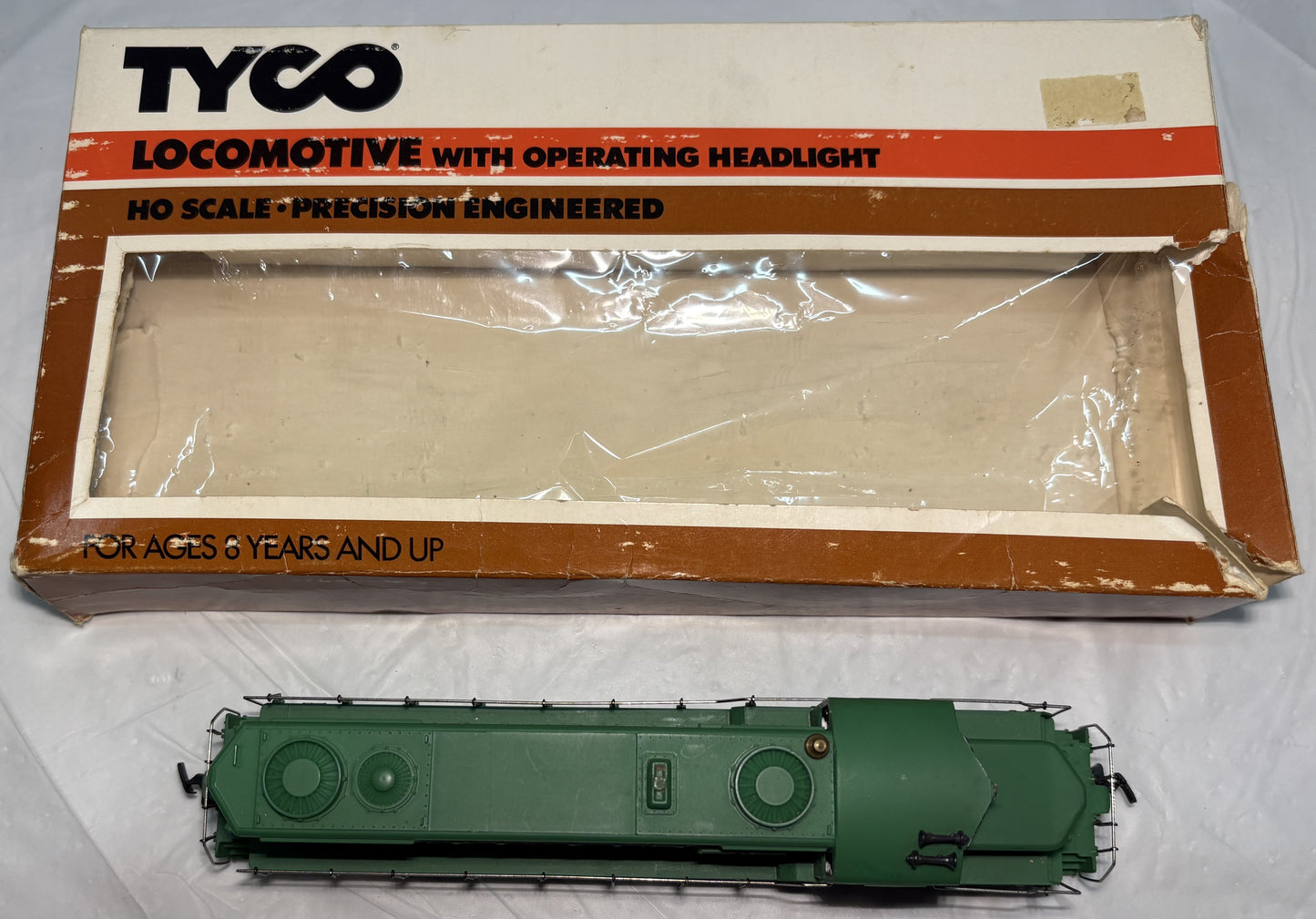 TYCO 228-05 Penn Central GP20 DSL Diesel Locomotive 5628