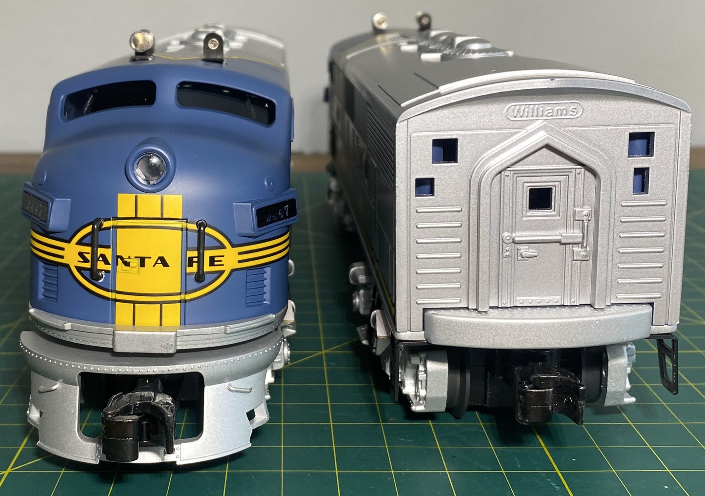 Williams 20185 Santa Fe F-3 Diesel Locomotive Set