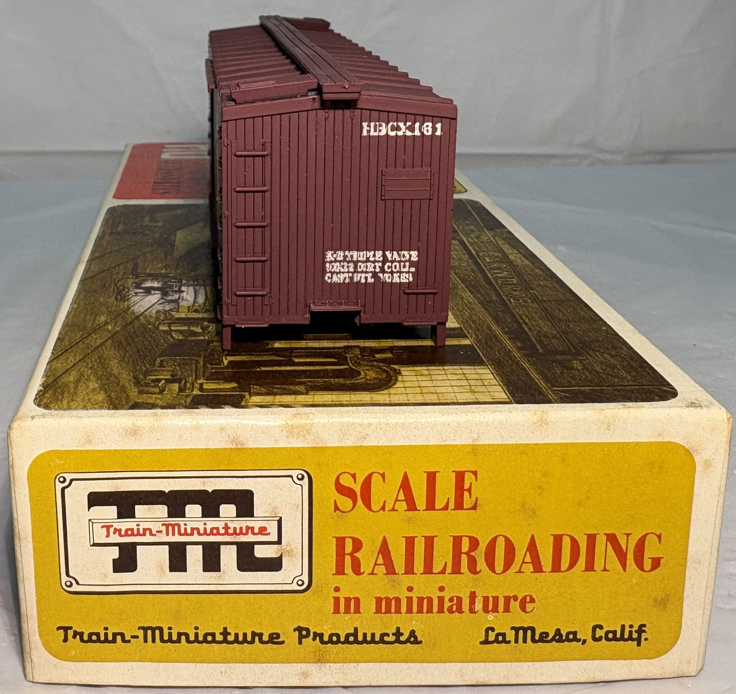 Train-Miniature 8060 Hills Bros Coffee HBCX #161 40′ Single Door Reefer Car