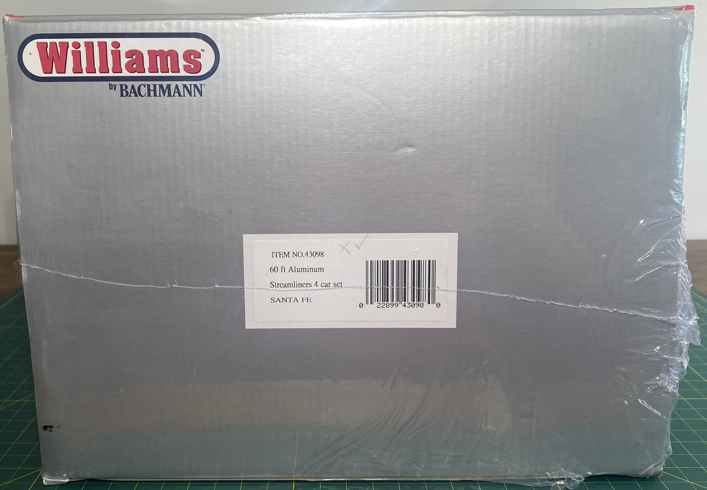 Williams 43098 60’ Streamline Santa Fe Passenger 4-Car Set