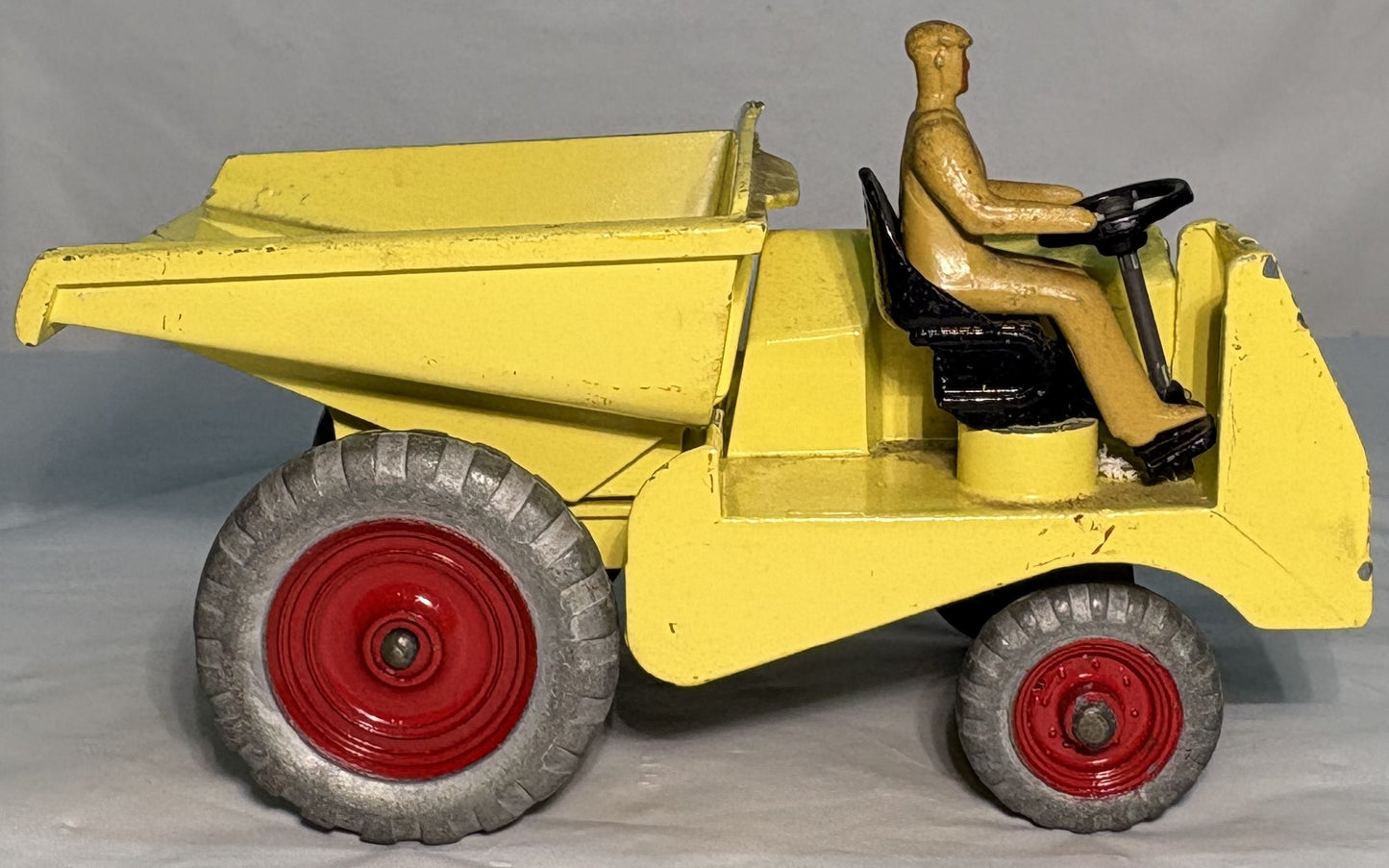 Dinky Toys 562 Muir-Hill Dumper Truck