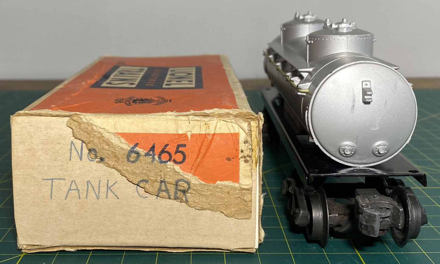 Lionel Post War 6465 Tank Car