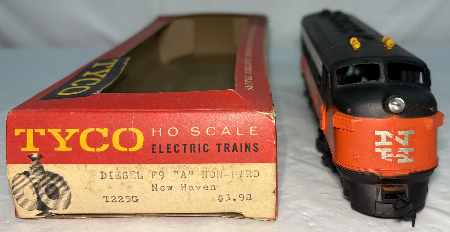 Tyco T225G New Haven F9 Non-Powered Diesel Locomotive EX