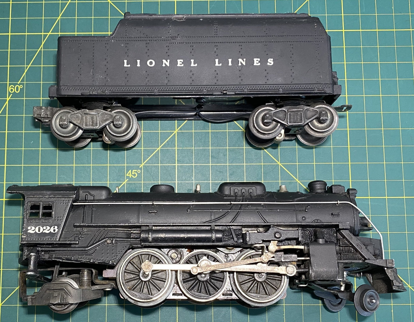 Lionel Post War #2026 Steam Locomotive with #6466W Tender