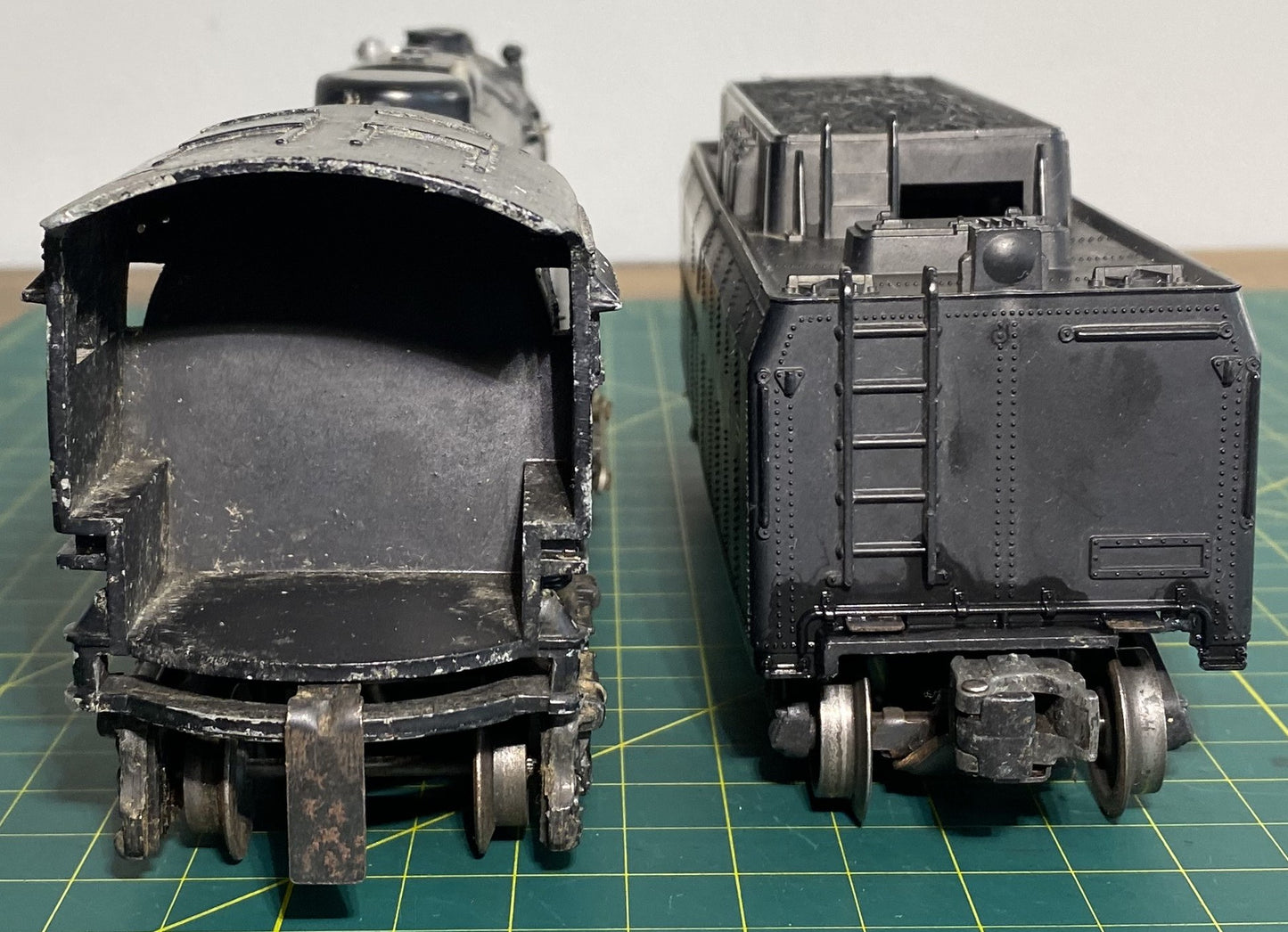 Lionel Post War 2055 Steam Locomotive with 6026W Tender