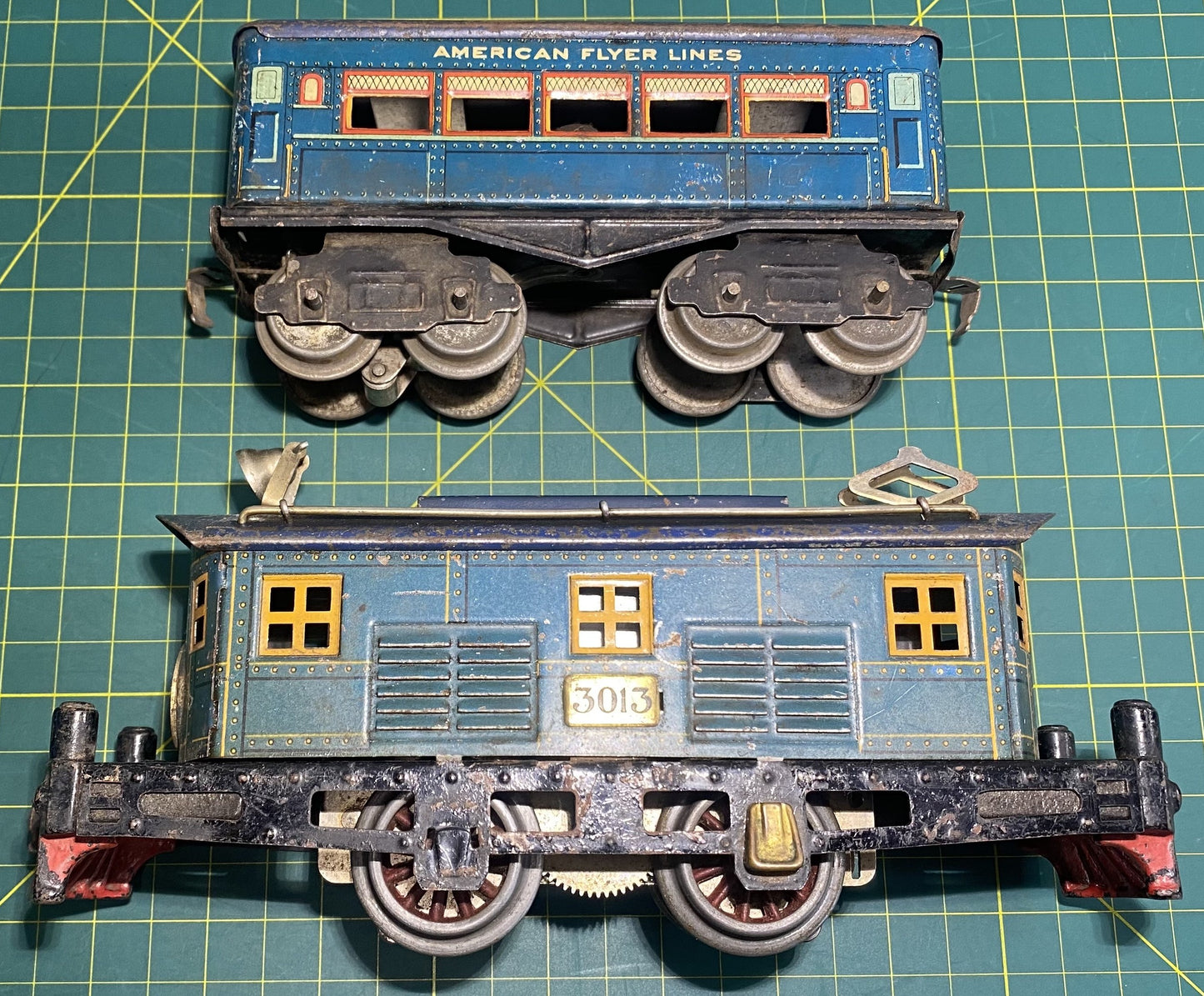 American Flyer Pre War 3013 Electric Locomotive with one passenger car