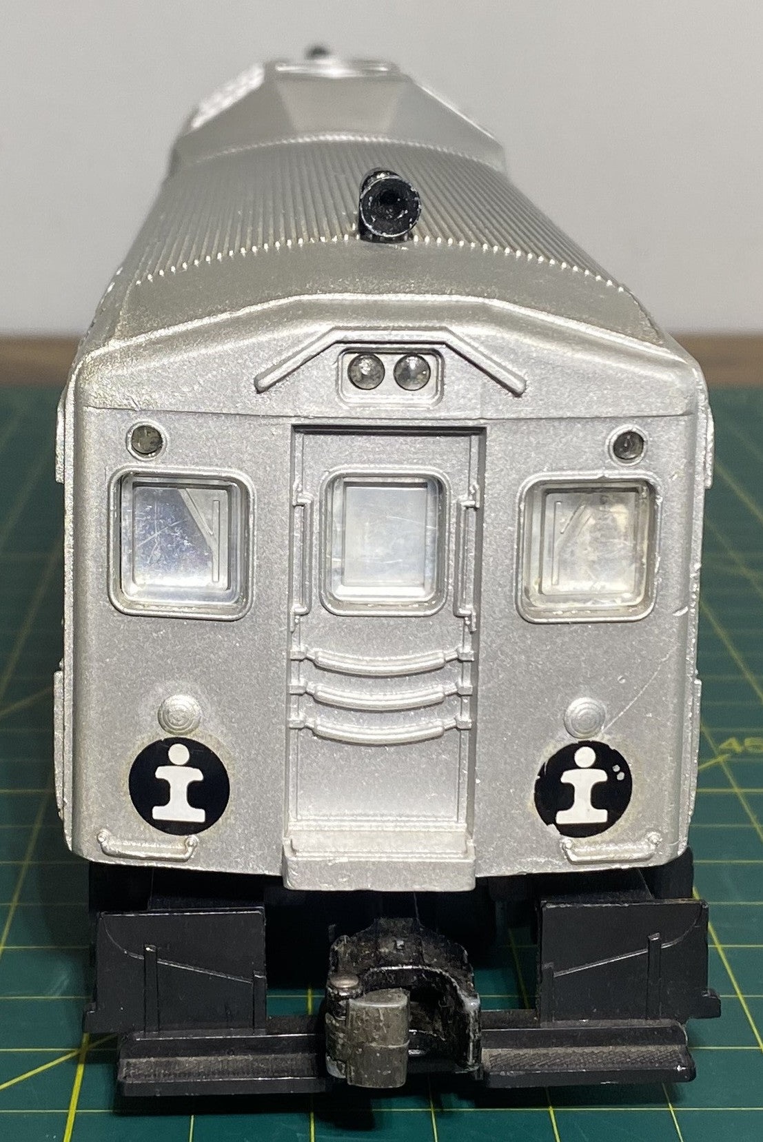 The Lionel B&O Budd Unit 400 Repainted as Illinois Central Gulf