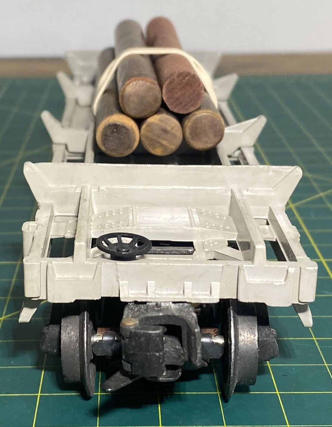 Lionel Post War 3361 Flat Car w/Load