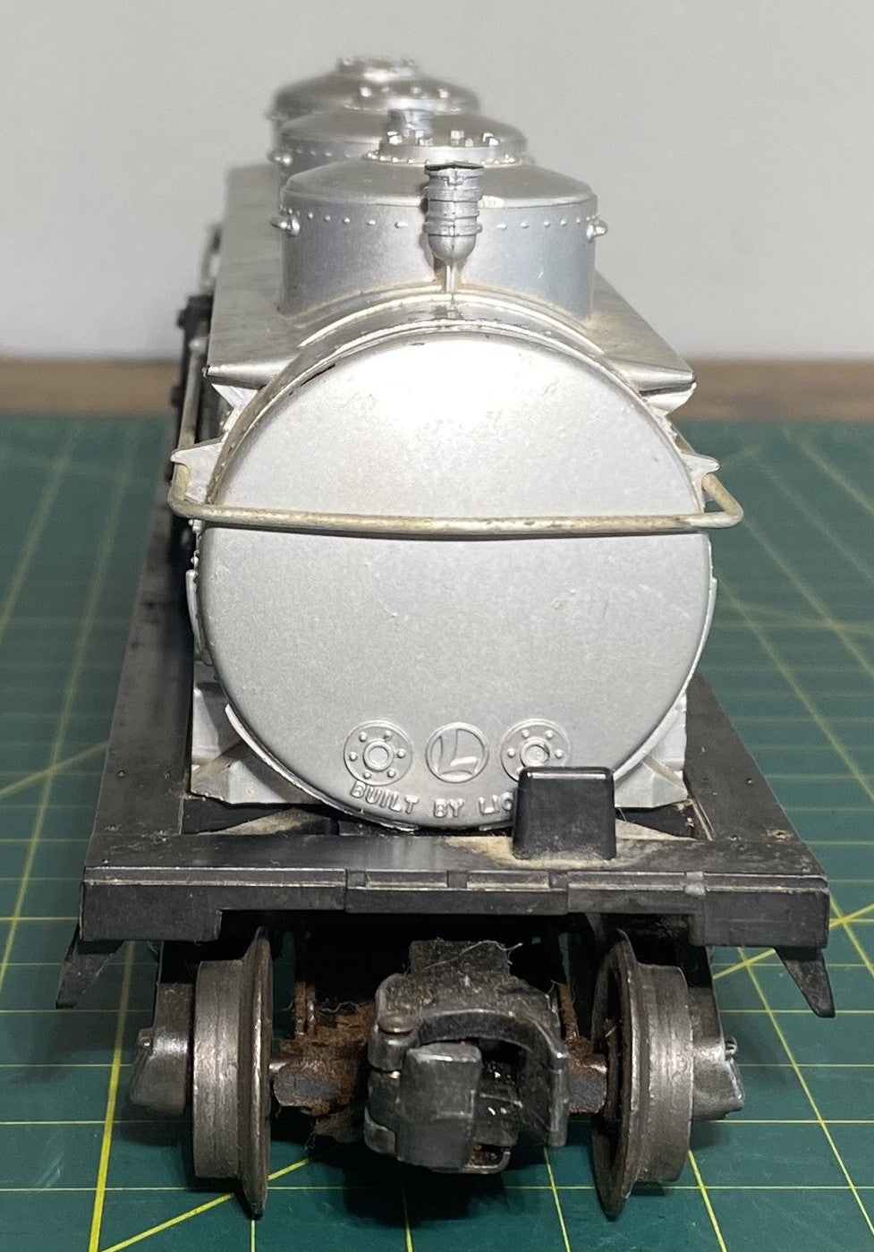 Lionel 6415 Post War 3 Dome Tank Car