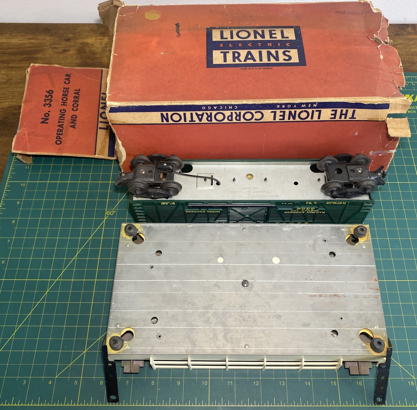 Lionel 3356 Post War Operating Horse Corral